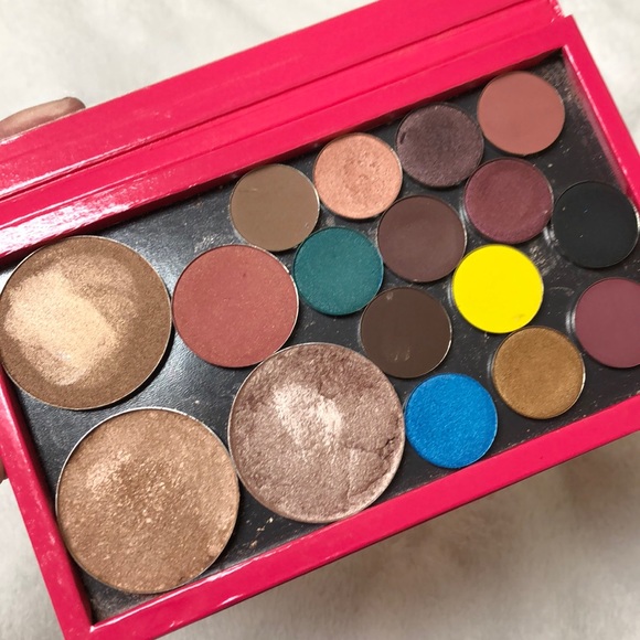 Z palette with highlighters and eyeshadows - Picture 1 of 5